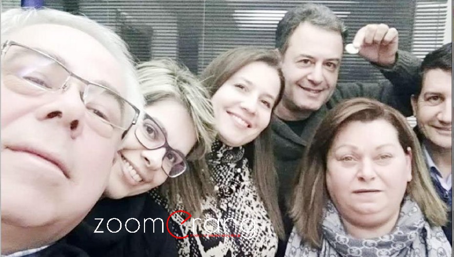 Το groupfie της τοπικής ΝΔ Βέροιας και μια παλιά ιστορία με την οικογένεια… Κλίντον!